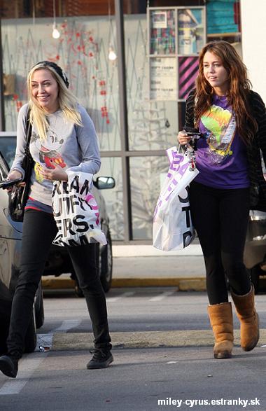 Urban Outfitter - 12